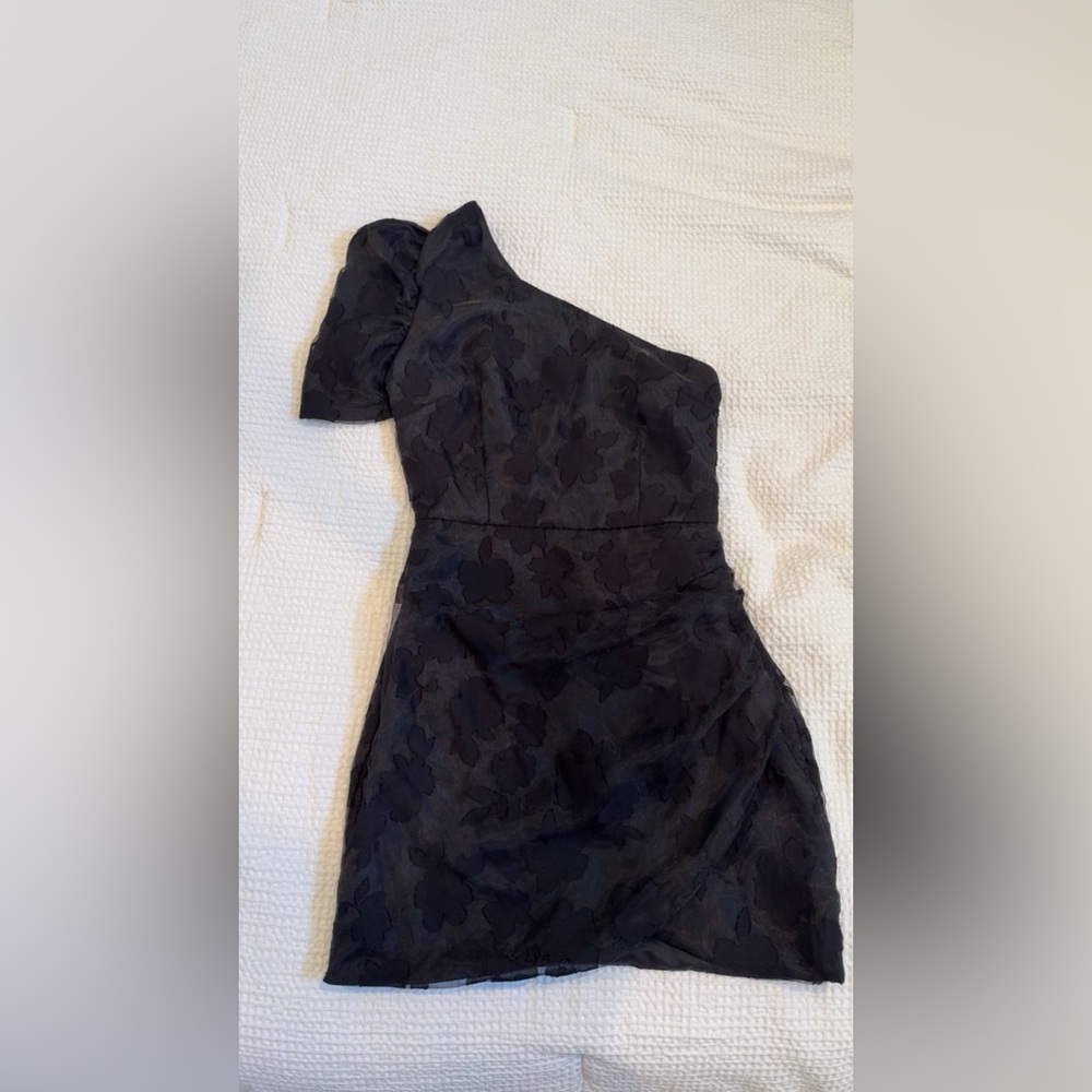 Elegant Black One-Shoulder Dress